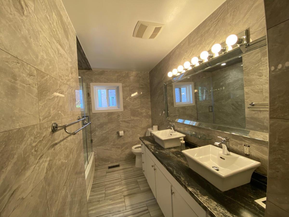 Yonge And Finch Subway !L Spacious & Bright Private Bedroom With Shared Amenties 토론토 외부 사진