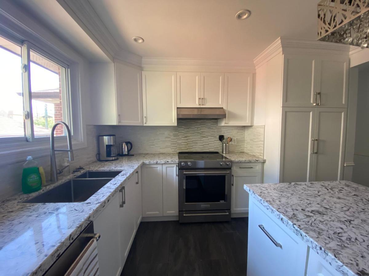 Yonge And Finch Subway !L Spacious & Bright Private Bedroom With Shared Amenties 토론토 외부 사진