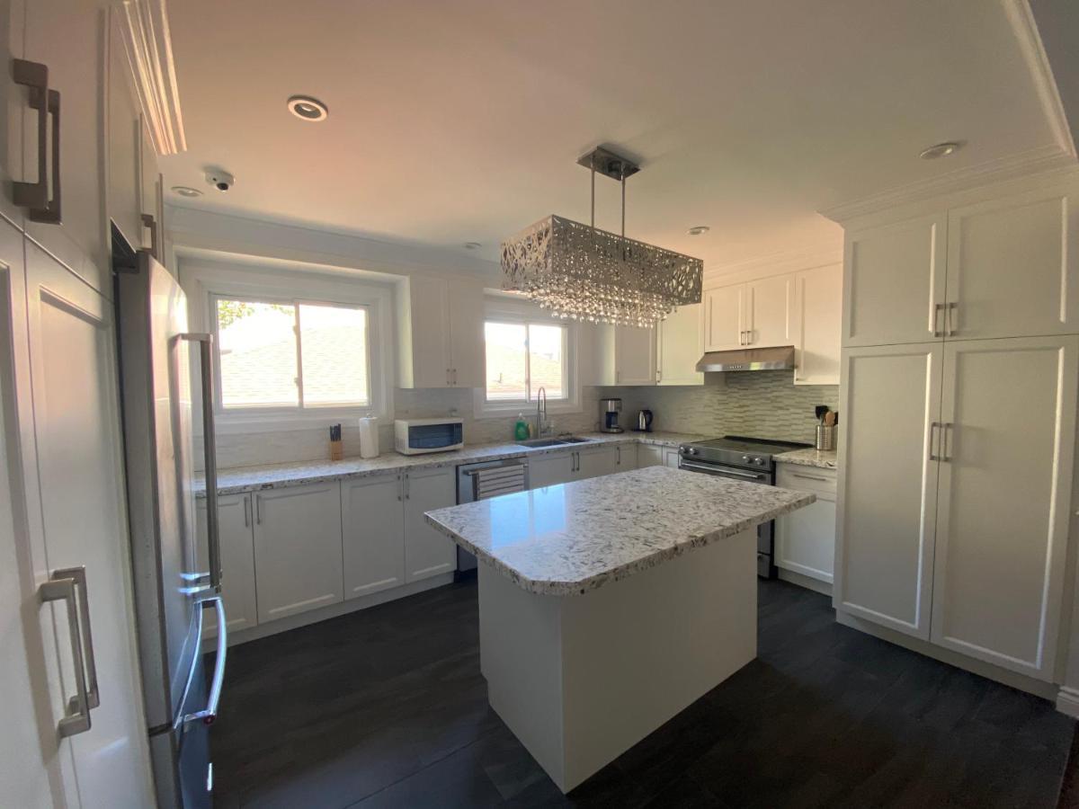 Yonge And Finch Subway !L Spacious & Bright Private Bedroom With Shared Amenties 토론토 외부 사진