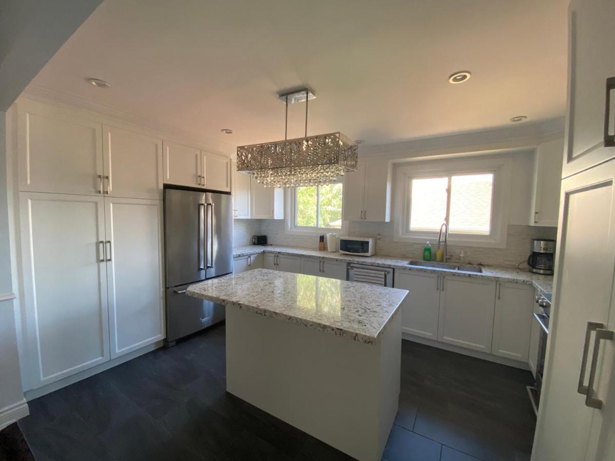 Yonge And Finch Subway !L Spacious & Bright Private Bedroom With Shared Amenties 토론토 외부 사진